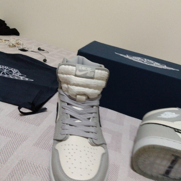 Nike Air Dior Jordan 1 "Miami" Sneakers - Picture 11 of 14